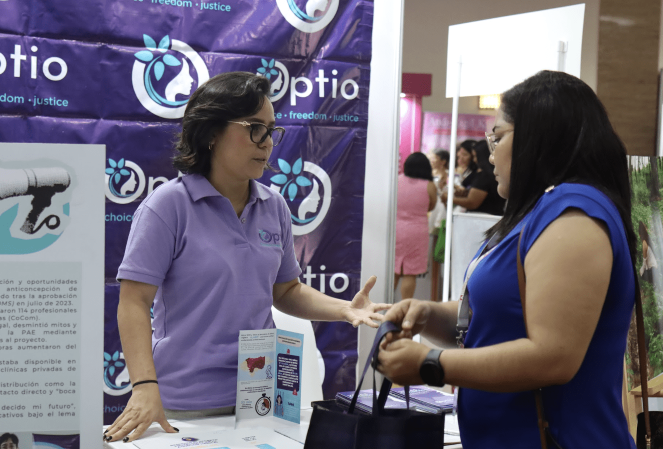Promoting Confidentiality and Respectful Care at Honduras’ National Congress of Gynecology